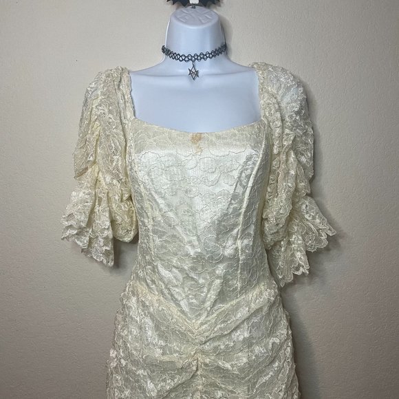 vintage gothic vampire cream lace gown - Picture 2 of 5
